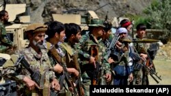 Бойцы сил антиталибского сопротивление в Панджшере