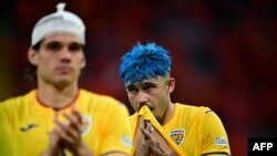 Ianis Hagi și Andrei Rațiu, dezamăgiți de rezultatul obținut de România în optimile de finală ale EURO 2024. 