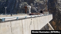 Плотина Токтогульской ГЭС.