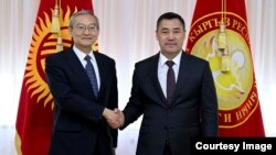 Садыр Жапаров ШКУнун башкы катчысы Чжан Минди кабыл . 27-май. Бишкек