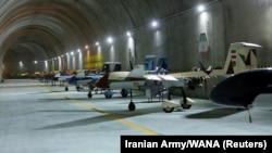 Dronët shihen në një vend nëntokësor në Iran. 28 maj 2022. 