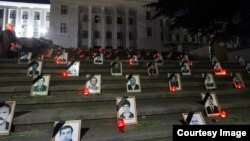 Фотографии погибших в ходе августовской войны 2008 года на «Гергиевской» лестнице