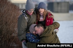 Андрій Кузнечик з родиною у Вільнюсі