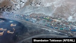 Кара-Кече көмүр кениндеги узун кезек. Ноябрь, 2021-жыл.