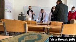 Vaksinimi kundër koronavirusit në objektin e Xhamisë së Madhe në Prishtinë. 19 nëntor 2021.