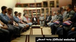 تصویر منتشر شده در وب‌سایت جامعه المصطفی از آغاز سال تحصیلی در مرکز وابسته به این جامعه در کوسوو