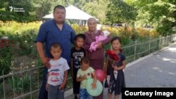 Кулатбек Абдисамат уулу үй-бүлөсү менен