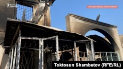 Куралдуу кагылышта өрттөлгөн базар Лейлек району, Баткен. Сентябрь, 2022-жыл.