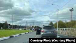 Очередь автомобилей на границе между Ленинградской областью и Финляндией 