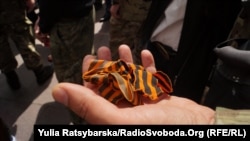 У пояснювальній записці до документа запровадження адмінпокарання пояснюється тим, що «георгіївська стрічка» стала в Україні символом російської окупації та агресії»