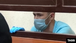 Добринський своєї провини не визнав, зазначивши, що ніякого кордону він не перетинав, а коноплю йому підкинули співробітники ФСБ під час обшуку