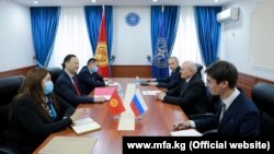 Тышкы иштер министри Руслан Казакбаев Орусиянын Кыргызстандагы элчиси Николай Удовиченкону кабыл алды. 
