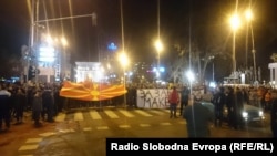Один із недавніх протестів у Скоп’є проти двомовності, «за єдину Македонію»