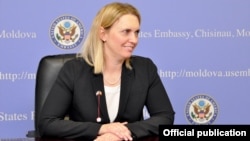 Dna Bridget Brink într-una din vizitele anterioare la Chișinău