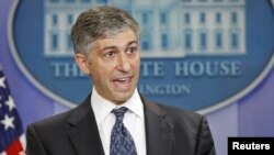 استوارت لوی به خاطر روابط نزديکی که با مقام‌های کشورهای مختلف دارد از سوی دولت اوباما به عنوان کارگزاری بسيار موفق ارزيابی شده‌است.