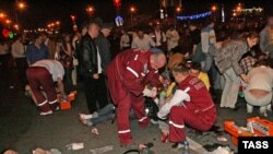 Перша доаомога постраждлалим від вибуху під час масового концерту з нагоди Дня незалежності Білорусії