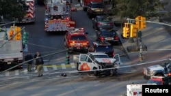 На месте нападения в Нью-Йорке.