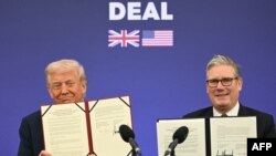 Prim-ministrul britanic Keir Starmer și președintele american Donald Trump anunță un acord privind prosperitatea tehnologică la un eveniment de afaceri organizat la Chequers, în Aylesbury, centrul Angliei - 18 septembrie 2025