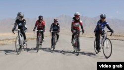 Афганские велосипедистки. Иллюстративное фото
