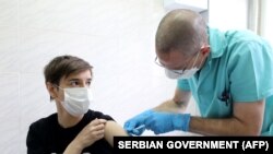 Premierul Serbiei, Ana Brnabic vaccinată împotriva noului coronavirus, Belgrad, 24 decembrie 2020. 
