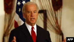 معاون رييس جمهور آمريكا روز يكشنبه نسبت به آزاد و منصفانه بودن انتخابات ايران ابراز ترديد كرد و گفت: پرسش هاى زيادى در باره نحوه برگزارى اين انتخابات وجود دارد. 