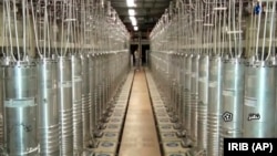 خط ماشین‌های مختلف سانتریفوژ ایران در تاسیسات هسته‌ای نطنز