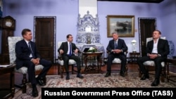 Зліва направо: голова правління російського «Газпрому» Олексій Міллер, прем'єр-міністр Росії Дмитро Медведєв, кандидат на посаду президента України Юрій Бойко і голова політичної ради партії «Опозиційна платформа – за життя» Віктор Медведчук. Москва, 22 березня 2019 року 