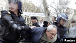 Сегодня была очередная попытка оппозиции, объединенную в так называемую общественную палату, куда входят крупнейшие оппозиционные партии, провести митинг