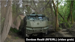 «Богдана» виїжджає з укриття на бойову позицію