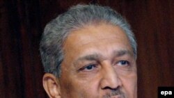 عبداقدیر خان که به او لقب «بمب اتمی پاکستان» نیز داده شده است.