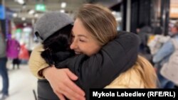 В берлінському аеропорту, коли Дарина Колесникова вперше з 2022 року побачила свою матір