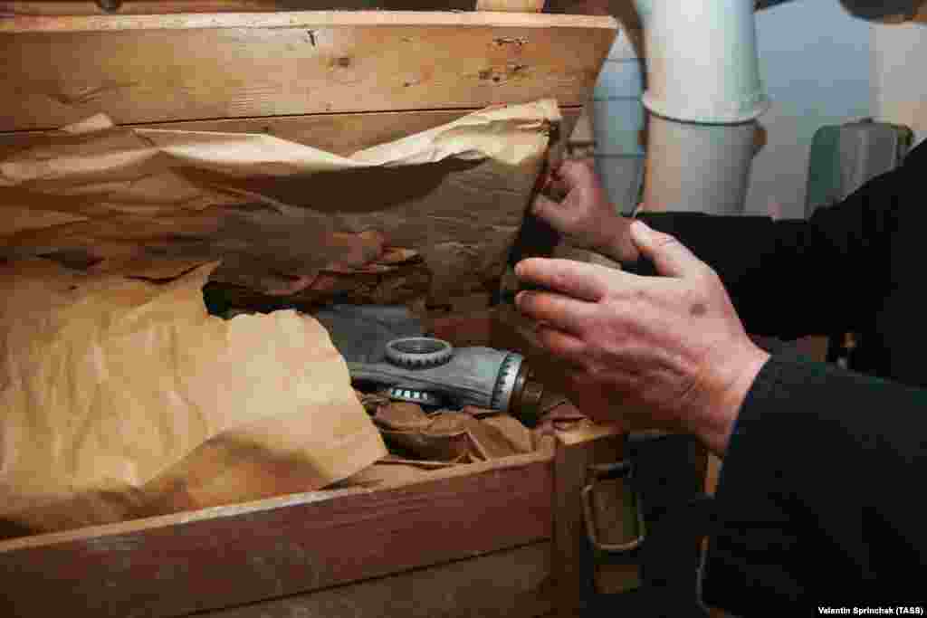 Гас-маски во засолниште во Јасинувата