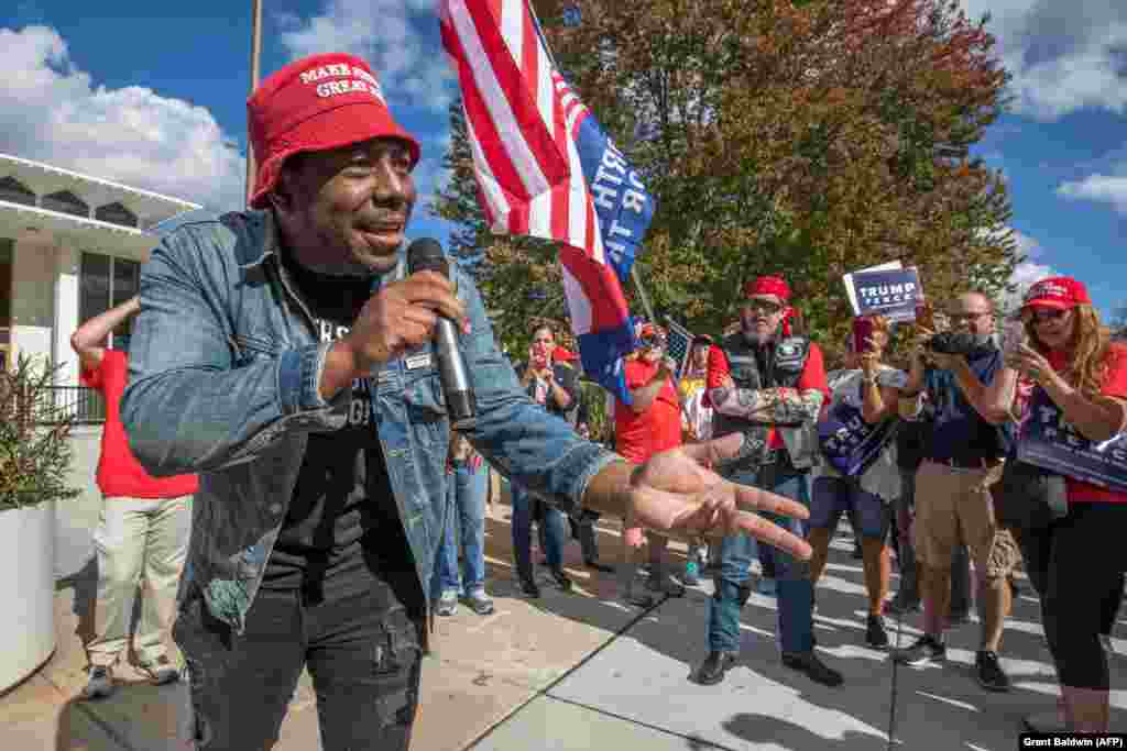 Az észak-karolinai Raleighben Trump támogatói tüntetnek a választási eredmények ellen. &nbsp;