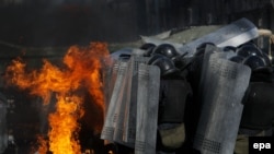 Киев. Столкновения между демонстрантами и спецназом