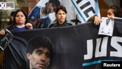 هواداران مارادونا در برابر دادگاه، بوئنوس آیرس، ۱۱ مارس ۲۰۲۵