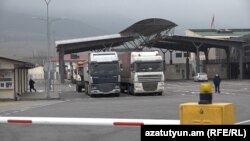 საუბარია ტრანზიტის გაჭიანურებაზე პროდუქციის შემოწმების გამო, რასთან დაკავშირებით ერევანში, საქართველოს საელჩოსთან საპროტესტო აქციებიც გაიმართა.