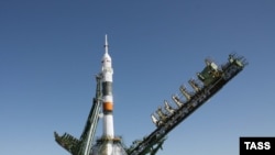 Sojuz TMA-16 - letilica stoji na lansirnoj rampi na kosmodromu Bajkonur, 30. septembar 2009.