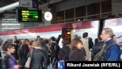 ბრიუსელი: ევროპის პარლამენტის წევრები ემზადებიან სტრასბურგში მატარებლით გასამგზავრებლად