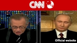 Ларрі Кінг у Нью-Йорку ставив запитання Путінові через супутник