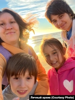 Евгения и Талия с детьми, США