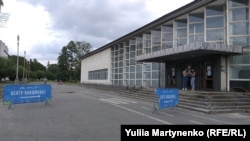 Один із центрів вакцинації масової вакцинації відкрили в Києві на території національного комплексу «Експоцентр України» (ВДНГ)