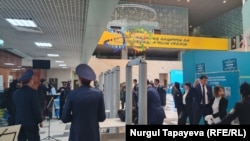 یکی از شعب رأی‌گیری در شهر نورسلطان پایتخت قزاقستان