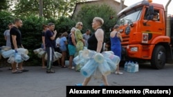 Черги по воду з водовозів у Донецьку. 29 липня 2025 року