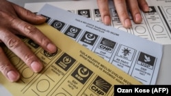 Fletëvotim i zgjedhjeve të kaluara në Turqi. Fotografi ilustruese nga arkivi.
