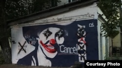 В публикации казахстанского издания об испорченном неизвестными мурале чиновники усмотрели признаки «осквернения» изображений первого президента. Мурал разрисовали 8 июля 2021 года, в тот же день его закрасили