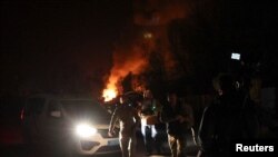 Рятувальники працюють на місці удару російського безпілотника у Дніпрі, Україна, 28 березня 2025 року. Фото ілюстративне