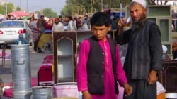 Se pénz, se munka: személyes tárgyaikat adják el afgánok a túlélésért