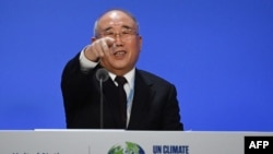 Се Чжънхуа по време на изявлението в Глазгоу.