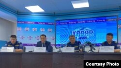 Урматбек Шамырканов (второй справа). 