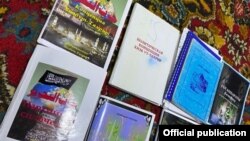 “Хизб ут-Тахрир” экстремисттик тобунун мүчөлөрүнөн алынган материалдар.